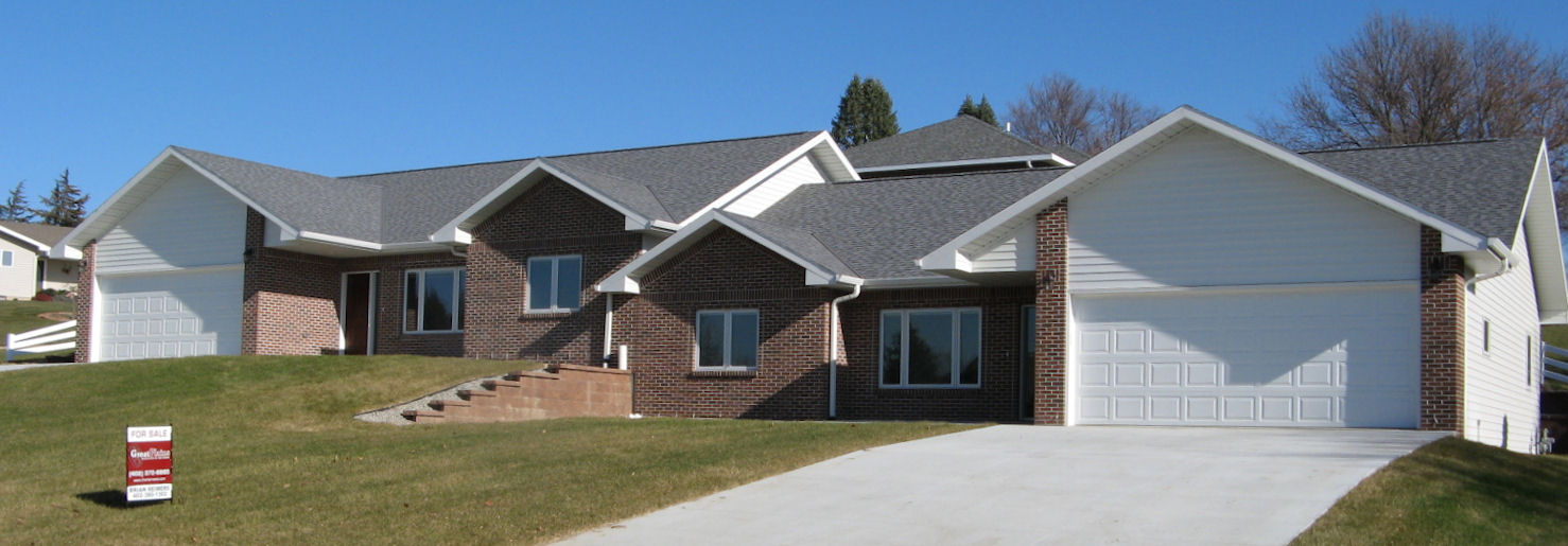 PENDING!-134 S Kloke St, West Point- Town home