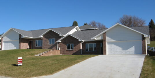 PENDING!-134 S Kloke St, West Point- Town home
