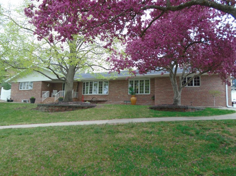 PENDING – Beautiful All Brick Ranch on 2 Lots
