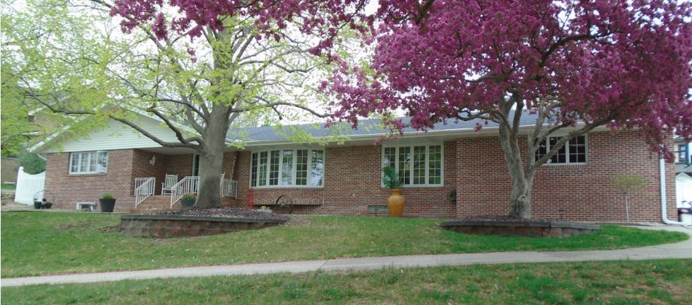 PENDING – Beautiful All Brick Ranch on 2 Lots